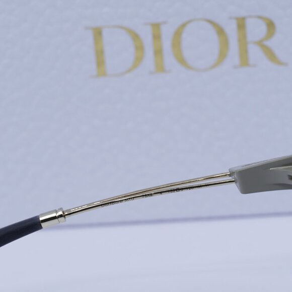 Dior DIORXPLORER M1U 78A4 Shield Sunglasses - Dark Beige/Silver Mirror - Picture 9 of 11